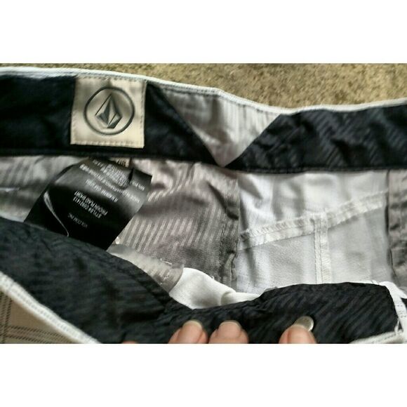 Volcom board shorts. Size 29 - Picture 2 of 2